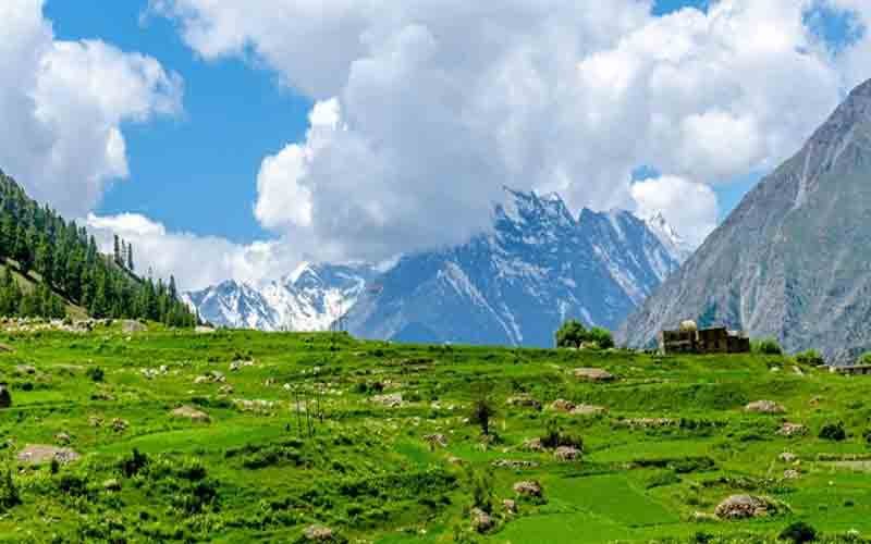 हिमाचल प्रदेश में ठंड का प्रकोप बढ़ा, मनाली-लेह और ग्रांफू-काजा सड़क पर पानी जमने से वाहन चालकों को सतर्कता की अपील