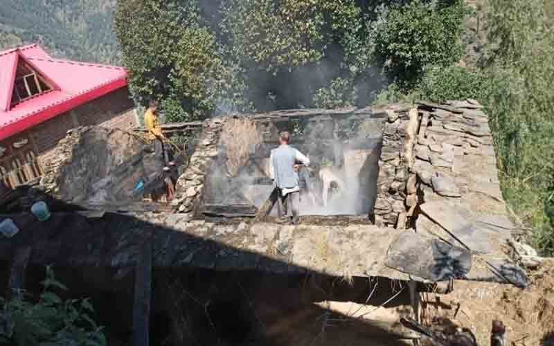 गौशाला में लगी आज, पीड़ित परिवार को लाखो का नुक्सान