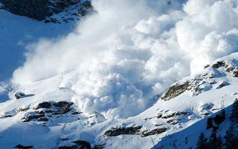 हिमस्खलन की चपेट में आए युवक का 3 दिन बाद भी नहीं लगा कोई सुराग, अब ड्रोन की लेंगे मदद