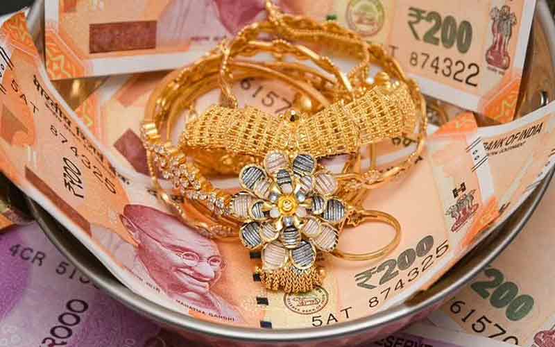 चोरों ने घर में लगाई सेंध,  पचास हजार की नकदी पर किया हाथ साफ