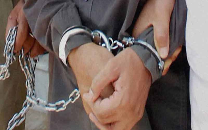 नशे की खेप सहित बस में सवार तस्कर काबू