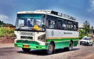 नशे में धुत्त होकर दौड़ा रहा था बस, पुलिस के हवाले किया एचआरटीसी चालक