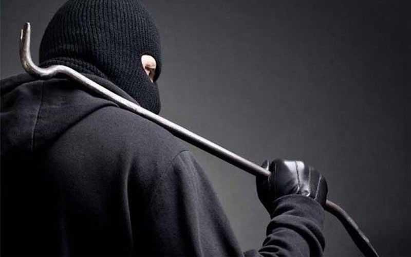 घर के ताले तोड़ आभूषणों सहित नकदी पर हाथ साफ कर गए शातिर