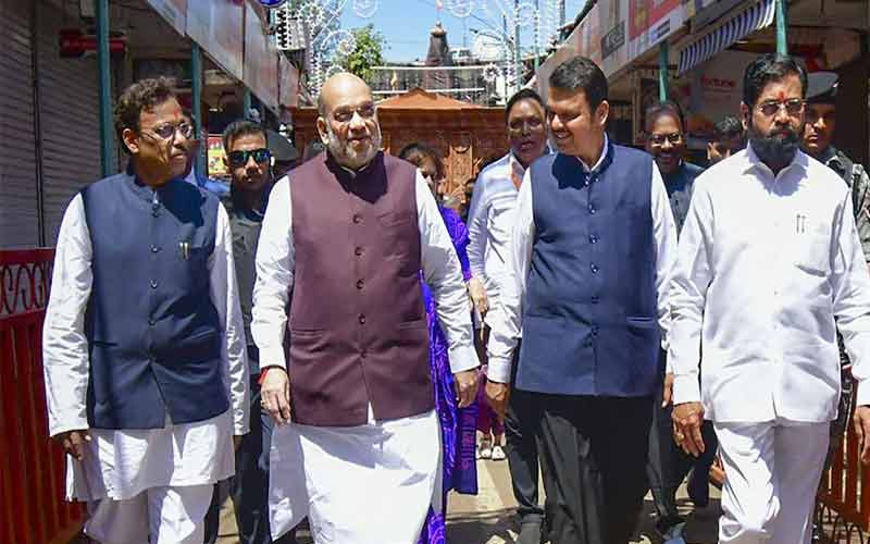 Big lapse in the security of Home Minister Amit Shah during his Mumbai tour, calling himself the PA of the MP.