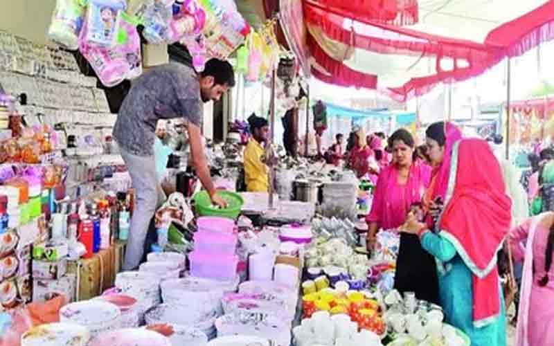 People gathered on the second day of the Sawyer fair, due to the clear weather, people also reached from outside states.