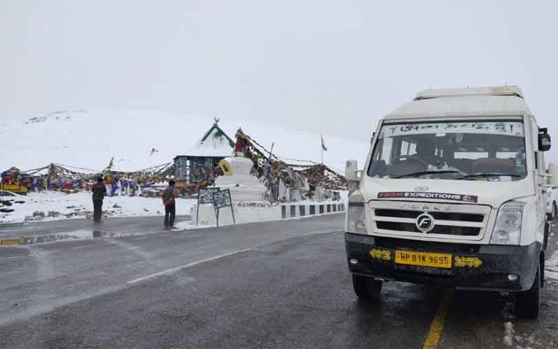 Weather changed, fresh snowfall on high peaks of Himachal