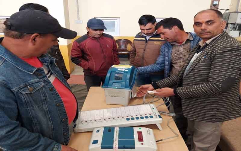 मतदान अधिकारियों के लिए प्रथम पूर्वाभ्यास कार्यक्रम आयोजित