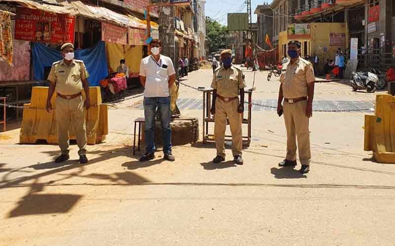 The movement of vehicles will remain closed on the main square till November