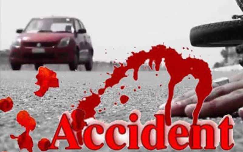 टिप्पर ने बाइक सवार दंपत्ति को मारी टक्कर, पत्नी की मौत तो पति घायल
