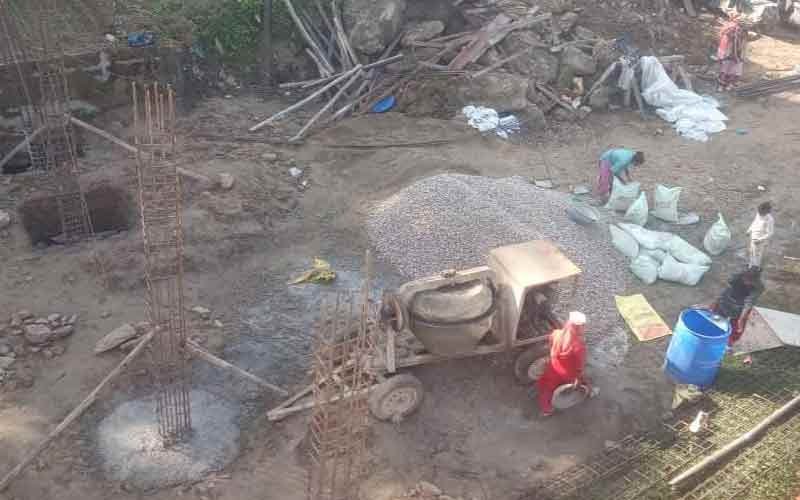 विजिलेंस की टीम ने निजी भवन से पकड़े सरकारी सीमेंट के 32 बैग