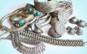 silver-jewelery-in-cart.jpg