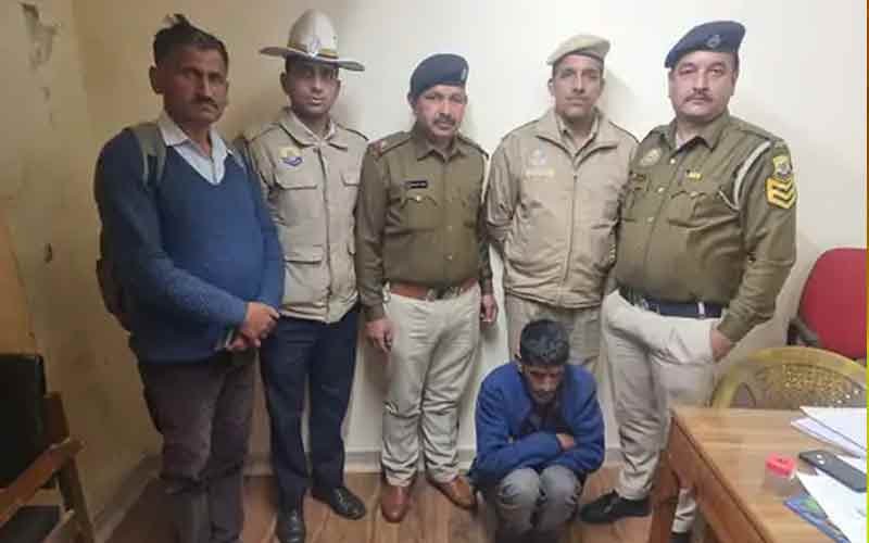 एक किलोमीटर पीछा कर दबोचा स्नैचर, होमगार्ड जवान की काटी जेब…