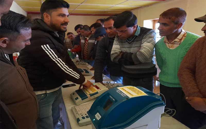 द्वितीय पूर्वाभ्यास में 296 मतदान अधिकारियों ने लिया हिस्सा, निर्वाचन अधिकारी ने दिए यह निर्देश…