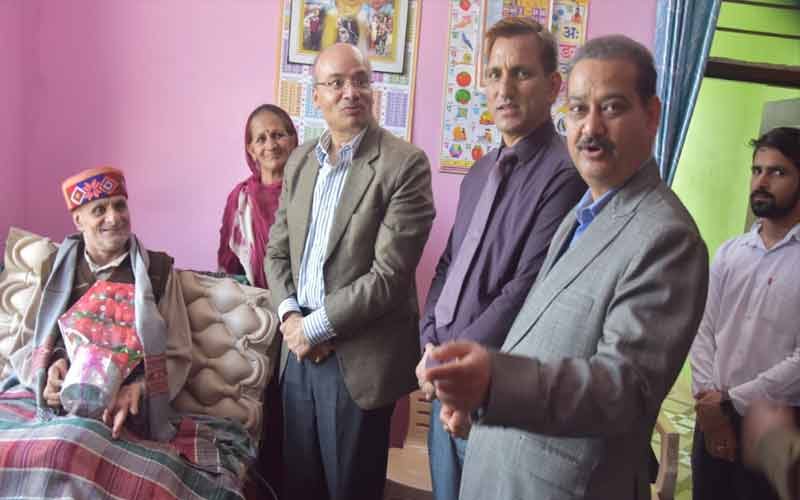 मुख्य निर्वाचन अधिकारी मनीष गर्ग ने किया 55-पच्छाद विधानसभा निर्वाचन क्षेत्र का दौरा