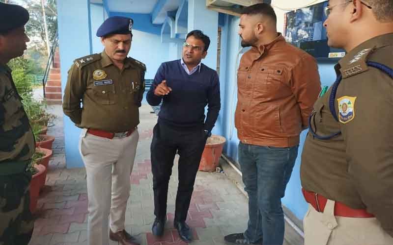 डीसी-एसएसपी ने किया स्ट्रांग रूम का निरीक्षण, दिए आवश्यक दिशा-निर्देश