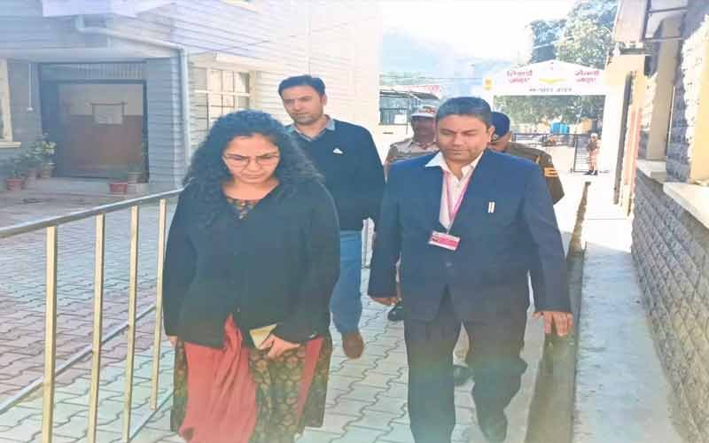 ज़िला निर्वाचन अधिकारी ने किया स्ट्रांग रूम का निरीक्षण, दिए यह दिशा-निर्देश…