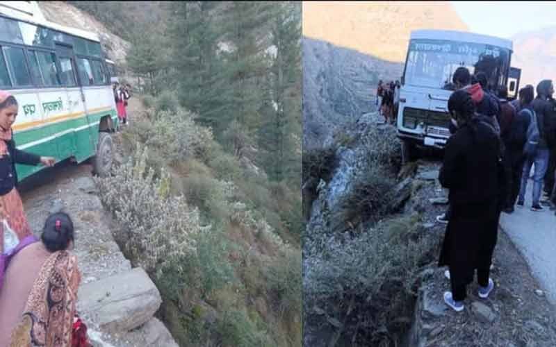 फिर दुर्घटनाग्रस्त हुई एचआरटीसी की बस, हादसे के वक्त 40 यात्री थे सवार