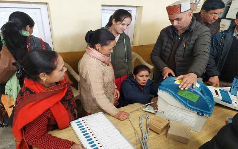 द्वितीय पूर्वाभ्यास में अधिकारियों को मतदान से संबंधित सभी जरूरी पहलुओं की दी जानकारी