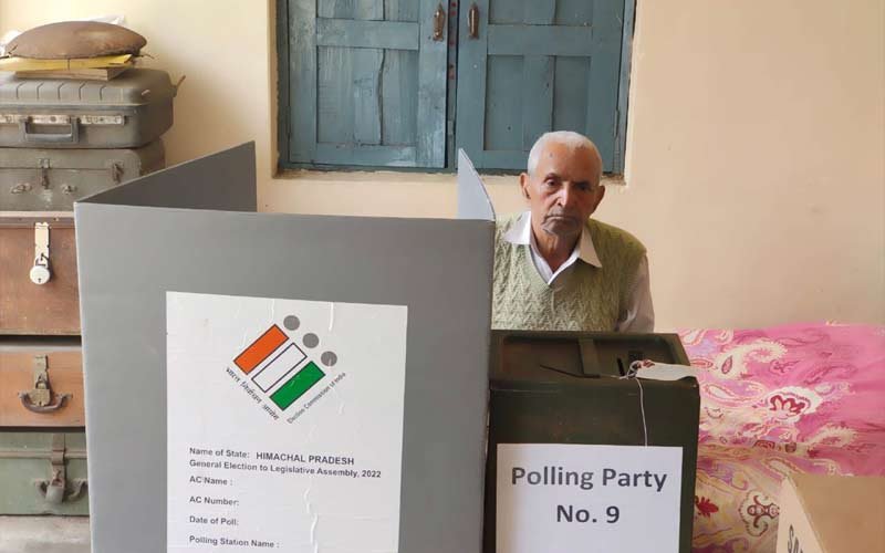 तीन दिन में साढ़े 3 हजार से अधिक वोटरों ने किया घर से मतदान