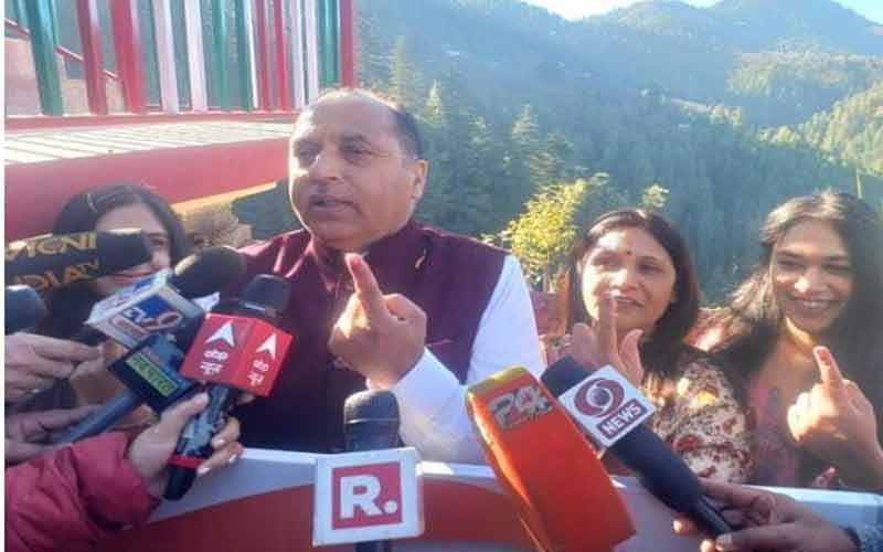 Jai-Ram-Thakur-voted-with.jpg