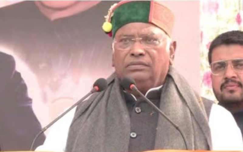 शिमला में गरजे मल्लिकार्जुन खरगे, बोले- हिमाचल के लोग पढ़े लिखे, भाजपा के झांसे में नहीं आएंगे…