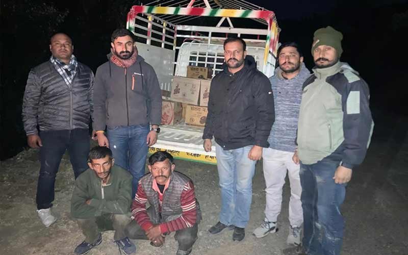 सिरमौर में शराब माफियाओं पर कार्यवाही- पिकअप से पकड़ी 27 पेटियां, दो गिरफ्तार…