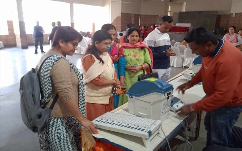 जिला में 16 मतदान केन्द्रों पर इतनी महिलाएं मतदान प्रक्रिया को संपूर्णतः करेगी संचालित