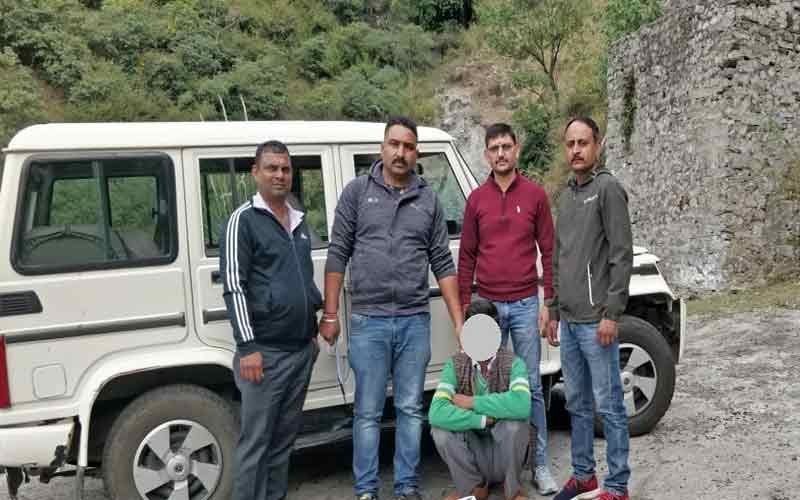 नाकाबंदी के दौरान हाथ लगी सफलता, 290 ग्राम चरस के साथ धरा व्यक्ति