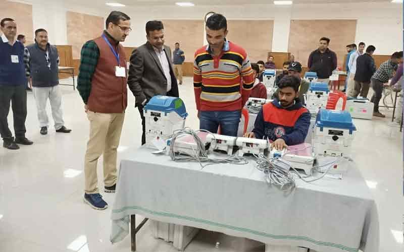 उपायुक्त ने दूसरी चुनावी रिहर्सल में शिरकत कर दिए जरूरी टिप्स