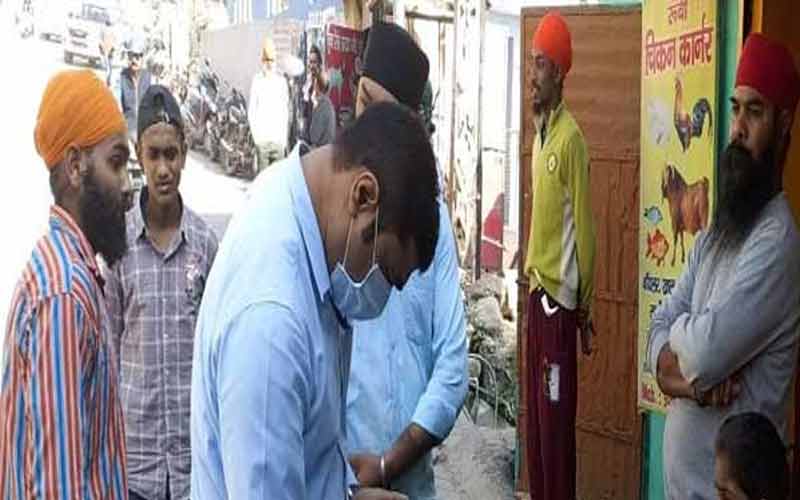 मीट विक्रेताओं की दुकानों पर विभाग ने दी दबिश, सात के काटे चालान