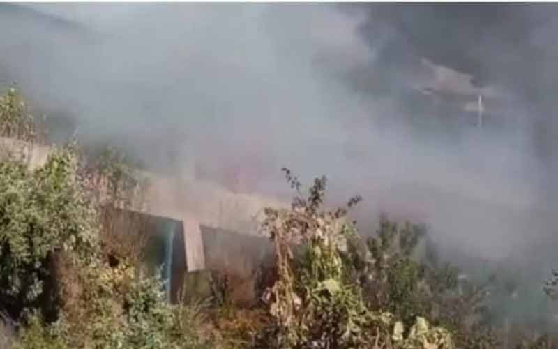 आग लगने से राख हुए दो मकान, गाय भी जली जिंदा..