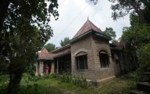 Vandalism in writer Salman Rushdie's bungalow, police engaged in investigation