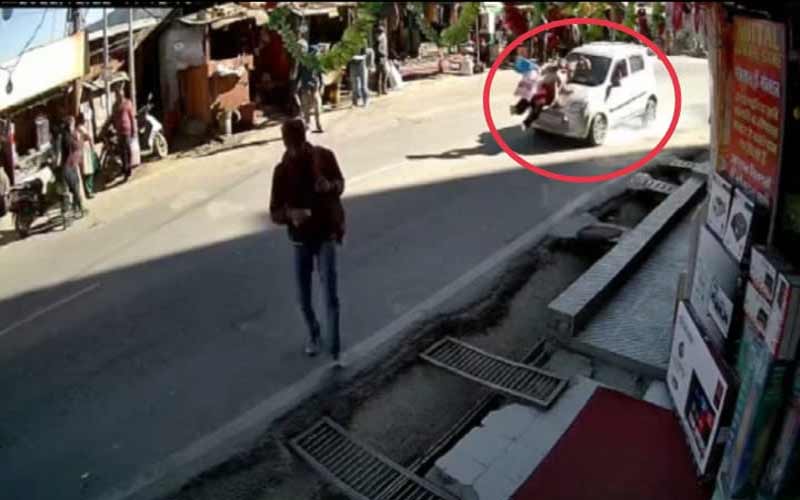 सड़क क्रॉस कर रही महिला को तेज रफ्तार कार ने मारी टक्कर…