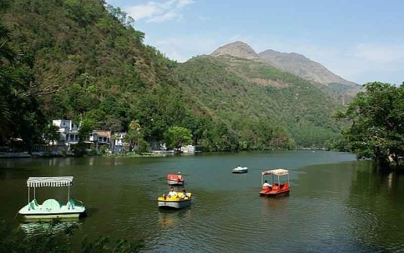 पर्यटकों को बड़ी राहत, रेणुका झील में फिर शुरू हुआ नौकायन