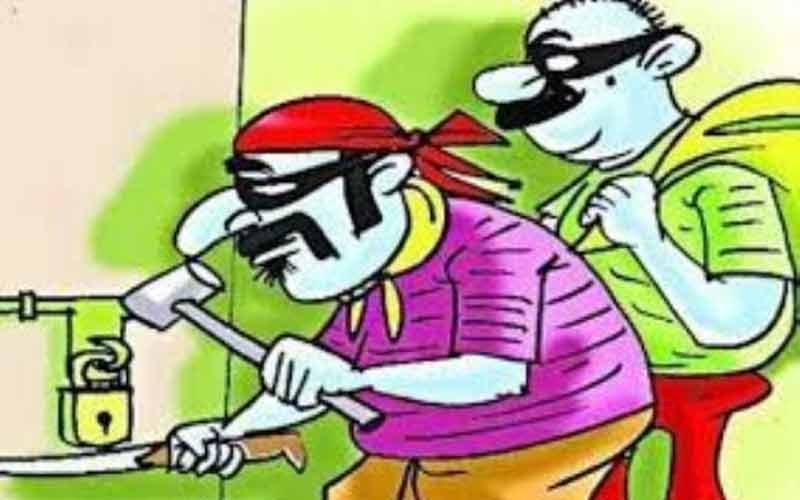Burglary in the post office, lakhs of cash made away with vicious hands