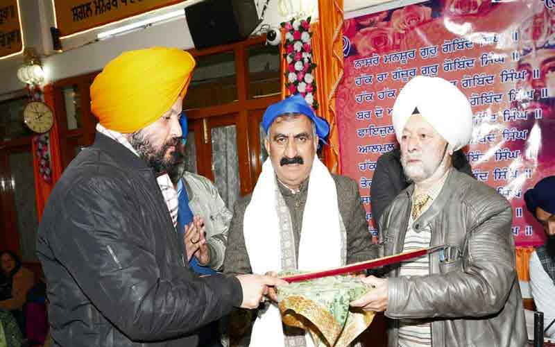 Chief-Minister-paid-obeisan