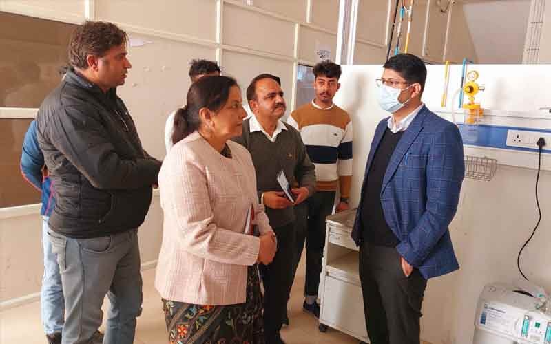 उपायुक्त ऊना ने किया कोविड केयर सेंटर पालकवाह का दौरा