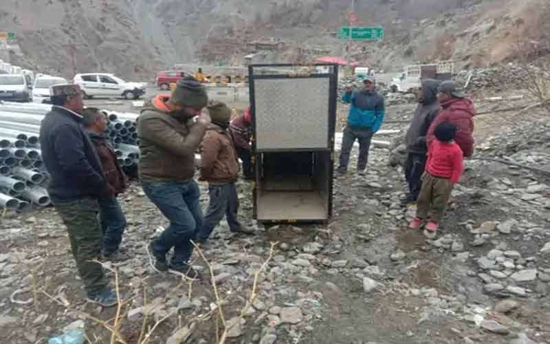 तेंदुए को पकड़ने के लिए वन विभाग ने लगाया पिंजरा, लोगों के लिए एडवाइजरी जारी…