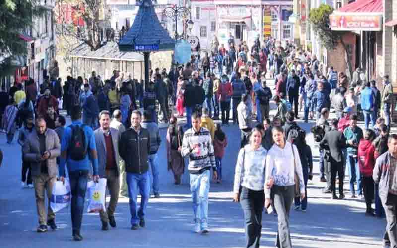 वीकेंड से पहले सैलानियों से गुलजार हुई हिल्सक्वीन, पर्यटन कारोबारी उत्साहित