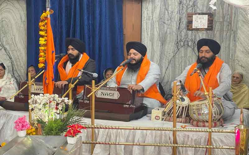 Kirtan Samagam in historic Gurudwara Dashmesh Asthan Sahib, festival of light celebrated with pomp