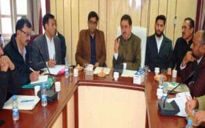 MLA seen in action, lashed out at MD of JBR for the filth spread in the area