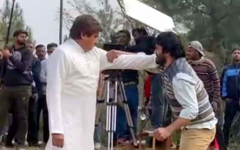 हिमाचल की हसीन वादियों में पहुंचे राज बब्बर, कुश्ती करते आए नजर