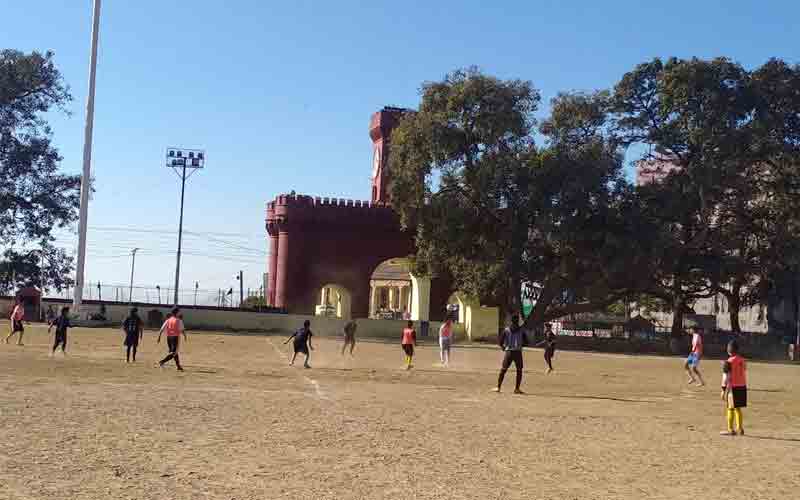 नाहन के चौगान मैदान में फुटबॉल का रोमांच, आठ टीमें ले रही हिस्सा