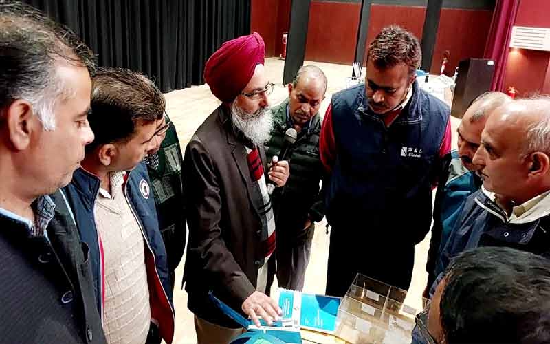 मतगणना से जुड़े अधिकारियों व कर्मचारियों को दिया प्रशिक्षण