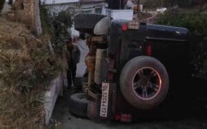 Uncontrolled Thar overturned in the courtyard, people narrowly survived