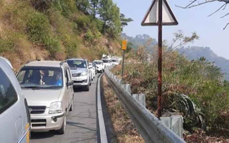 वार्ड न. 08 की नडोह सड़क पर वाहनों की आवाजाही प्रतिबंधित