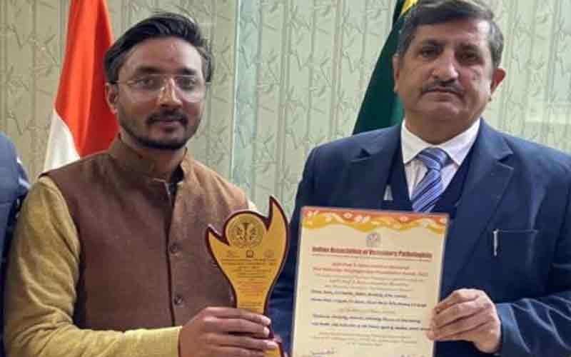 पालमपुर: युवा वैज्ञानिक पुरस्कार से सम्मानित हुए कृषि विश्वविद्यालय के वैज्ञानिक डॉ. राकेश