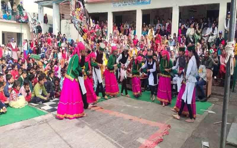 कमरऊ में वार्षिक पारितोषिक वितरण समारोह का आयोजन