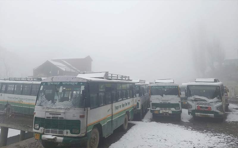 तापमान में गिरावट के चलते पांगी घाटी में बसों का परिचालन बंद
