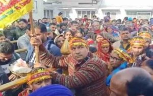 Devotees throng Nayana Devi, with worship and havan-yajna...